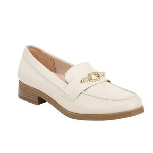 NWT Life strives ivory‎ loafers size 9
